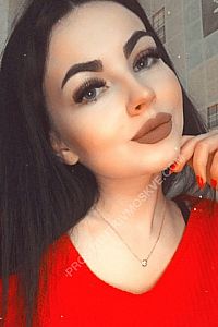 Анна, метро Площадь Революции