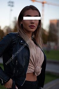 Ана, метро Ясенево