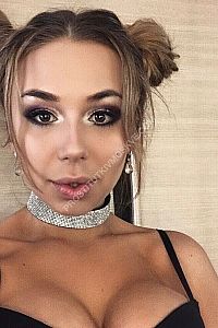 Алина, метро Выставочная