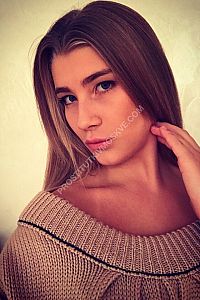 Алина, метро Международная