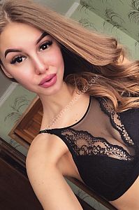 Карина, метро Киевская
